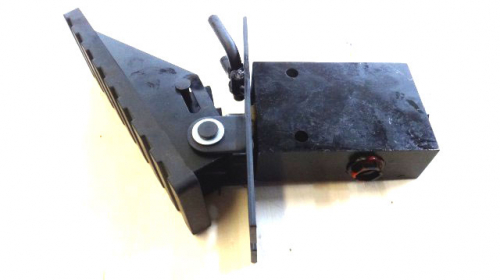 2-26 - Fuss Sicherheitsventil  Bowell Heckbagger