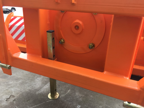 Bowell Schneeschild Räumschild  mit Pendelausgleich - Kat 1 / Kat 2 / Euro Frontlader Universal-Adapter - PU Schürfleiste - lieferbar als 160/180/200/220/240 cm