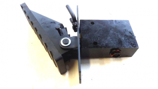 2-26 - foot safety valve    Bowell backhoe