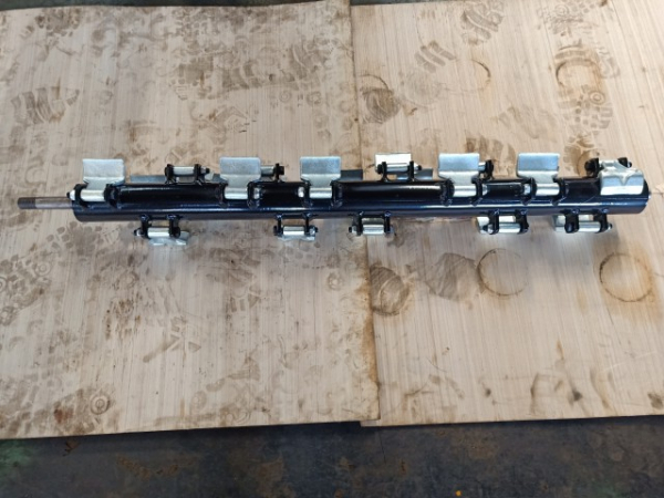 34 - Bowell 135cm rotor shaft with flail hammers